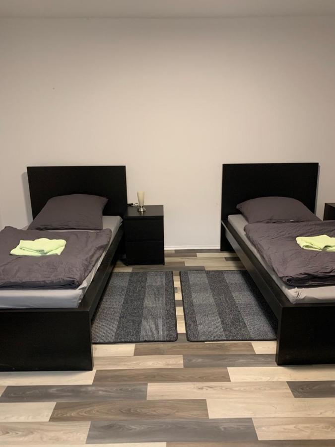 Monteurzimmer Oberlistingen Zweibettzimmer Mit 2 Baedern Breuna Esterno foto