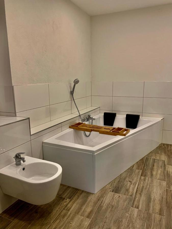 Monteurzimmer Oberlistingen Zweibettzimmer Mit 2 Baedern Breuna Esterno foto