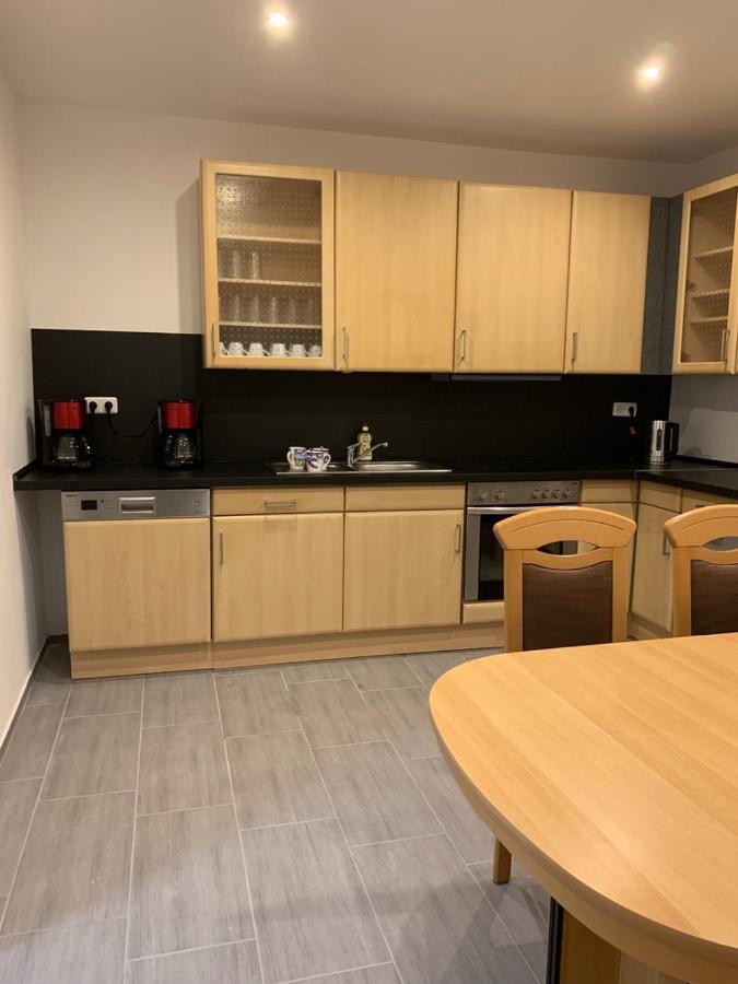 Monteurzimmer Oberlistingen Zweibettzimmer Mit 2 Baedern Breuna Esterno foto