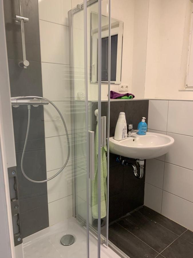 Monteurzimmer Oberlistingen Zweibettzimmer Mit 2 Baedern Breuna Esterno foto