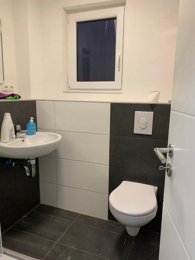 Monteurzimmer Oberlistingen Zweibettzimmer Mit 2 Baedern Breuna Esterno foto